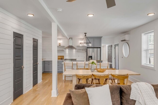 Building Photo - Fully Furnished Downtown Rental