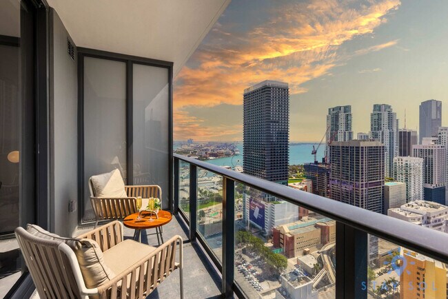 Building Photo - 601 NE 1st Ave