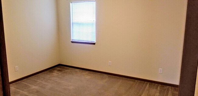 Foto del edificio - 16880 Huntington Lane A &amp; B