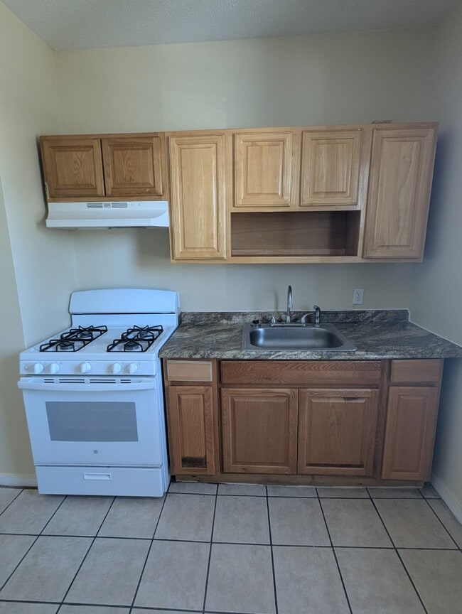 Building Photo - 33 Dickerman St