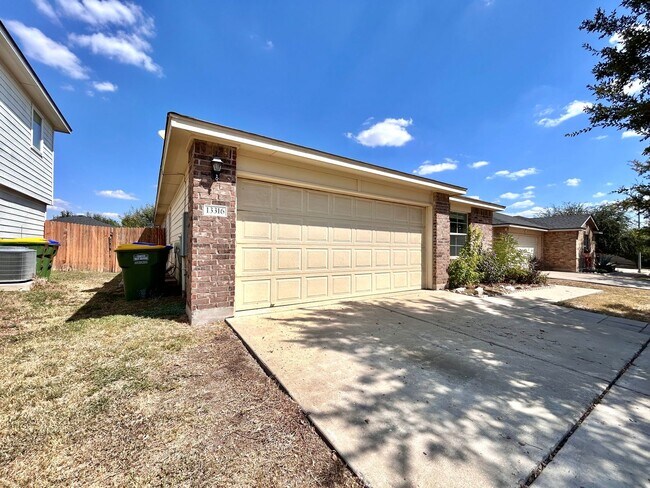 Foto del edificio - Inviting 4/BR 2/BA Home with Spacious Back...