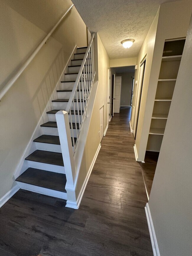 Foto del edificio - Convenient Townhome Close to I81