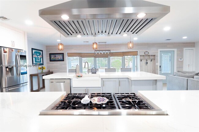 Foto del edificio - North 40th Avenue, Hollywood, FL 33021 - 4 BR 3 BA house