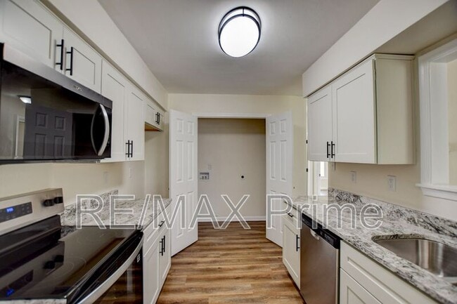 Foto del edificio - 3900 Raintree Ct