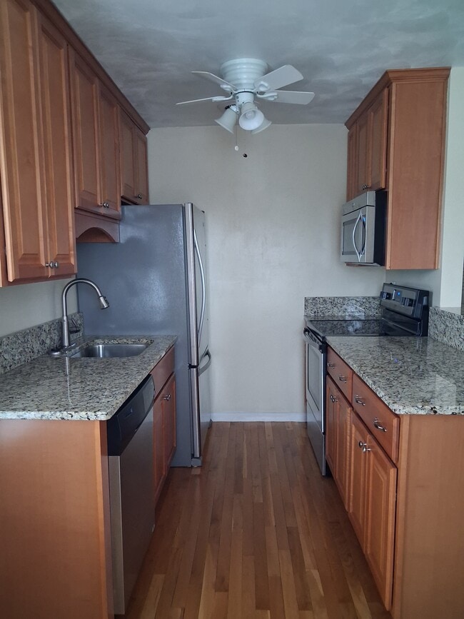 Building Photo - 401 Erle Cres