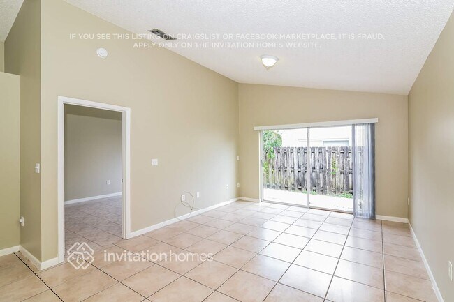 Foto del edificio - 9949 W Daffodil Ln