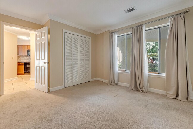 Foto del edificio - 303 Westlake Ct