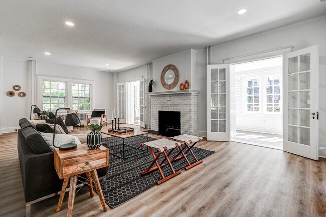 Building Photo - 4304 Rugby Rd