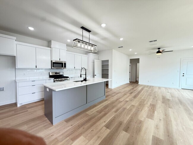 Foto del edificio - Brand New Stunning Town-Home!