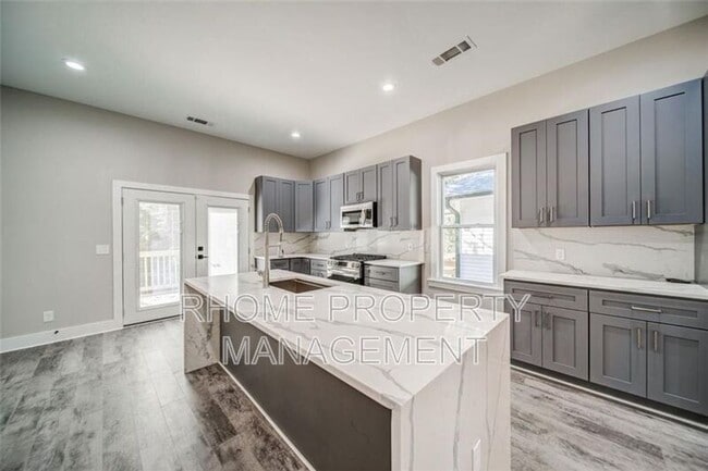 Building Photo - 1058 White Oak Ave SW