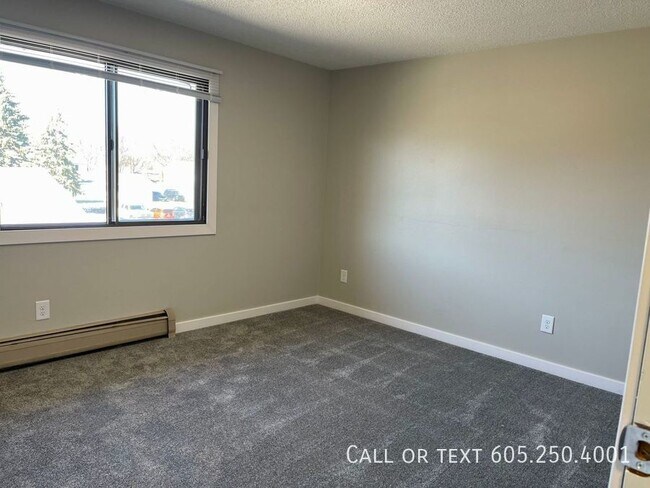 Foto del edificio - Newly Renovated 2 Bedroom Apartment on the...