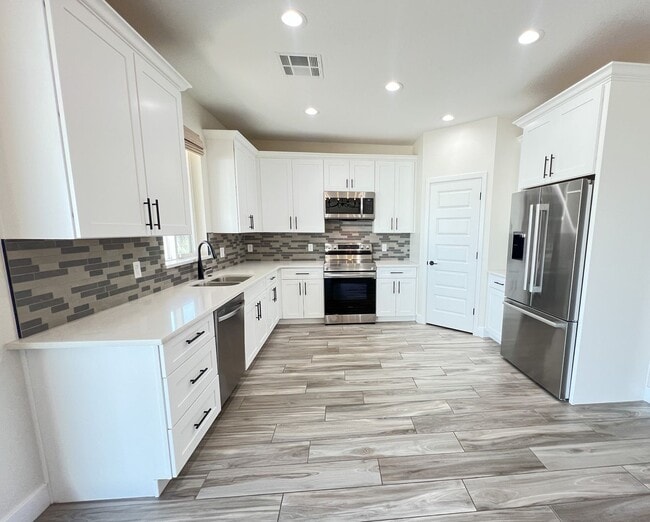 Building Photo - Home - Camp Verde