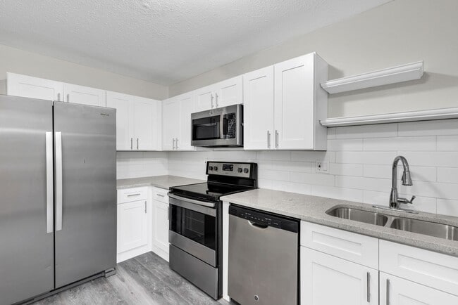 Building Photo - 751 Bellevue Ave