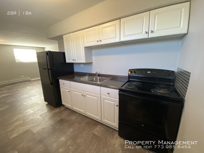 Building Photo - Large Brand New Corner Unit Remodeled 2-Be...