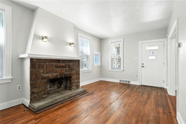 Building Photo - 3229 Beacon Hill Ave