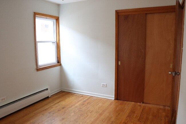 Building Photo - 6322 W Belmont Ave
