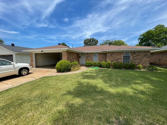 Building Photo - 2528 Belle Grove Dr