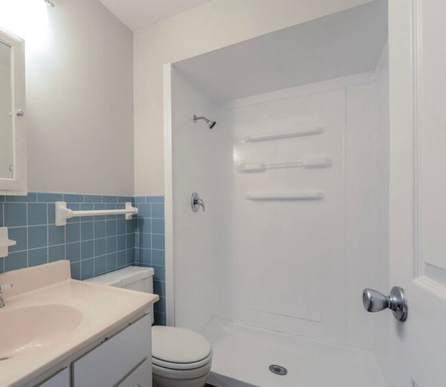 Building Photo - 801 Boleyn Pl