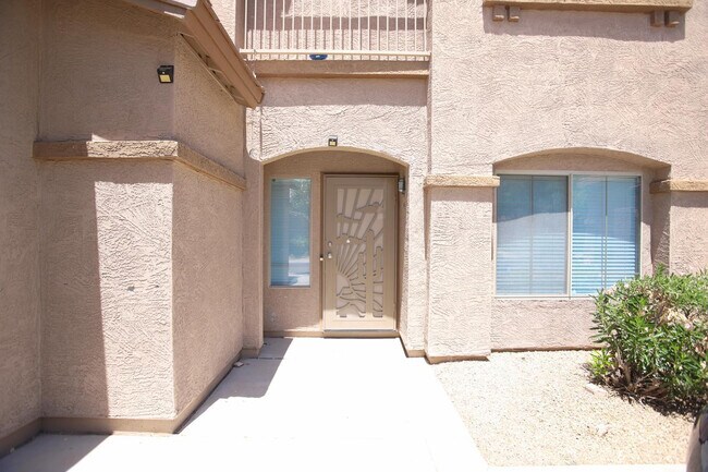 Foto del edificio - 512 E Rainbow Dr