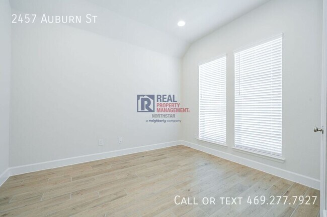 Foto del edificio - 2457 Auburn St