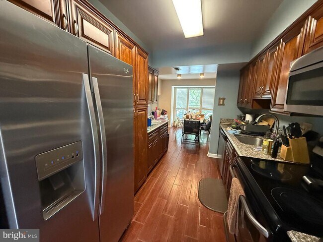 Foto del edificio - 8204 Tall Trees Ct