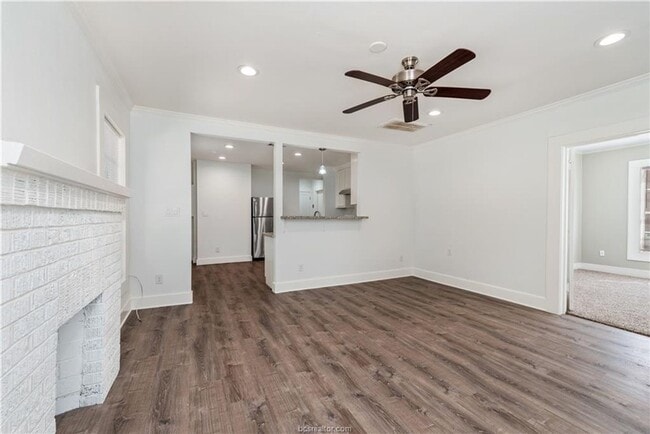 Foto del edificio - AUGUST PRE-LEASE!! Adorable 3/2 close to D...