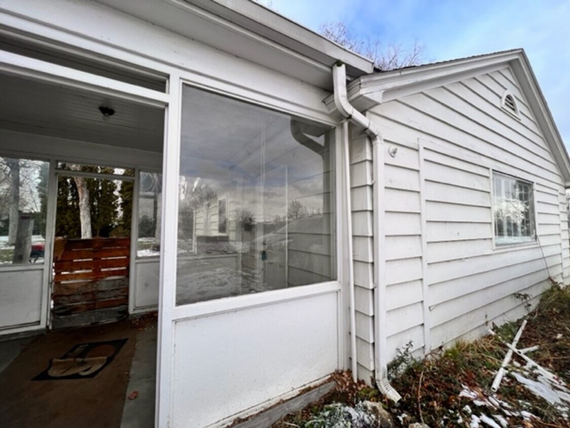 Foto principal - 1901 1/2 Federal Way - Studio Apartment