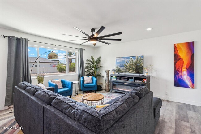 Foto del edificio - 8344 E Bonnie Rose Ave