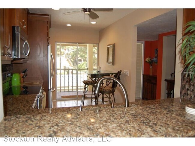 Building Photo - 2 br, 2 bath House - 1305 Pine Lake Dr Unit 5