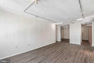 Building Photo - 1420 Locust St