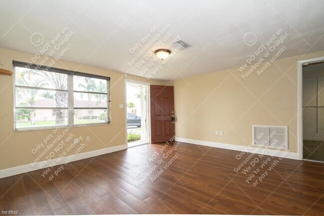 Foto del edificio - 2 br, 2 bath House - 13818 Malcolm Ave