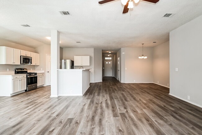 Foto del edificio - 6730 Meadowcrest Dr