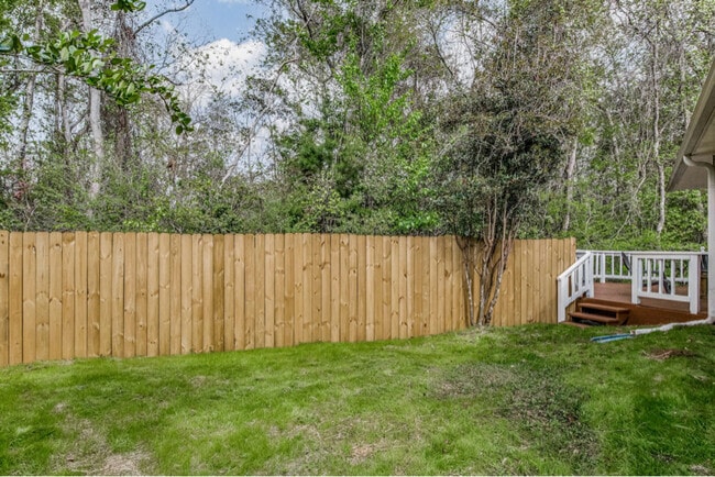 Building Photo - 3420 Riverside Dr
