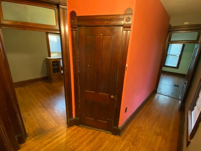 Parte superior de las escaleras - 1122 N 10th St