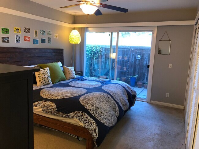 Foto del edificio - 2611 Meadow Glen Dr