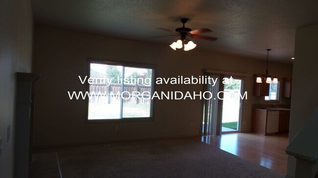 Building Photo - Lochsa Falls home w/ 3-car garage, gas fir...