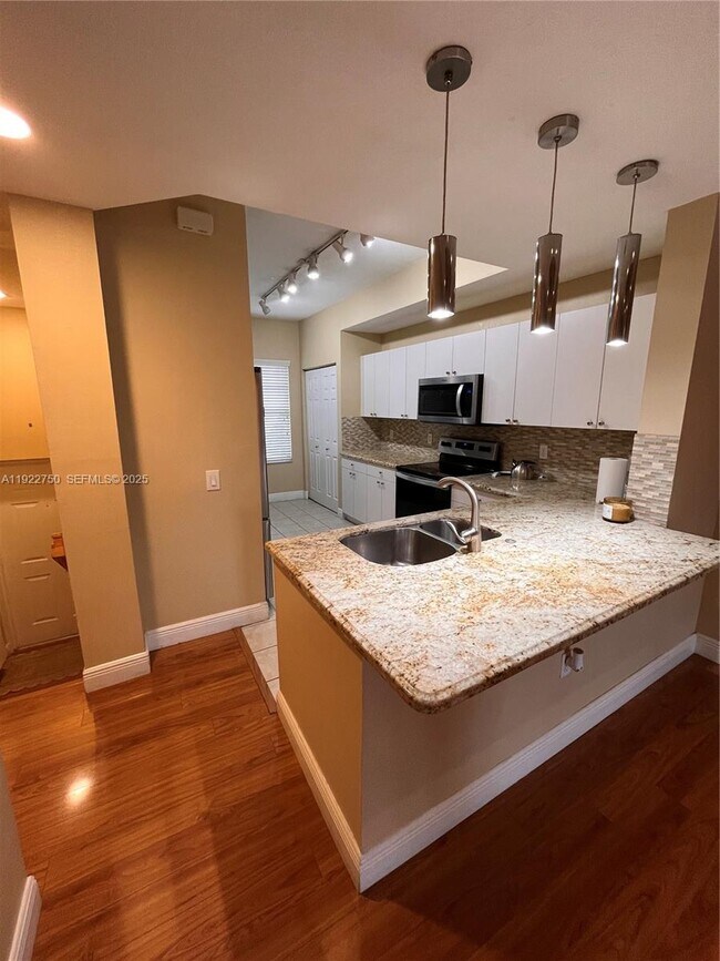 Foto del edificio - 730 NE 90th St