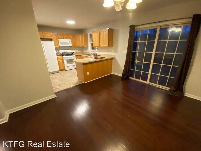 Building Photo - 4 br, 3.5 bath House - 606-F Oakwood Ave