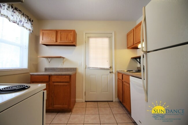 Building Photo - Great 2 Bedroom Home in Fort Walton Beach