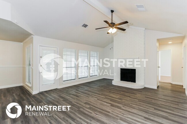 Building Photo - 2401 Cypress Dr