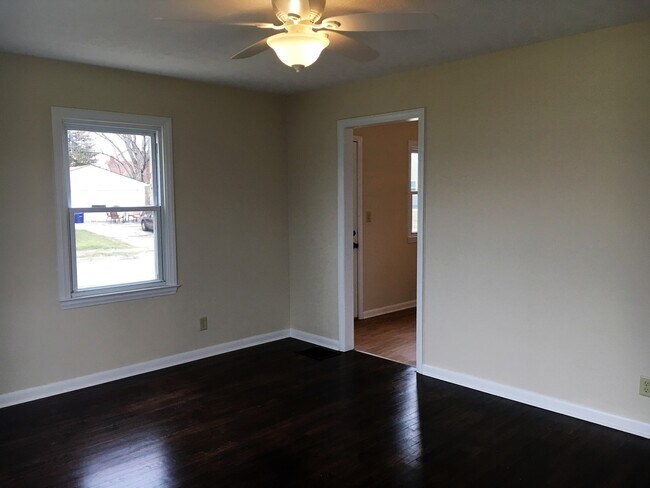 Building Photo - ***3-Bedroom House w/ 2-Car Garage!***
