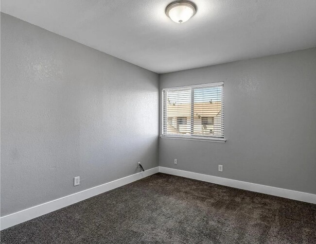 Private room - 4676 E Alamos Ave