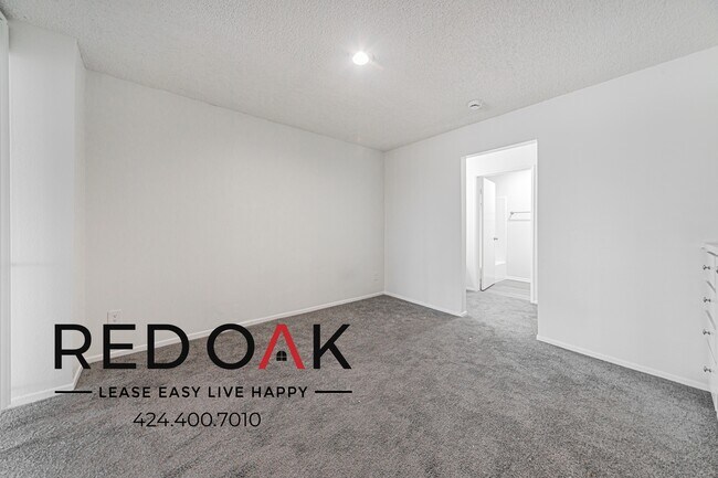 Foto del edificio - 8309 Cedros Ave