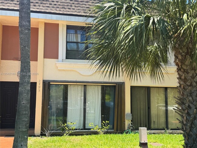 Foto del edificio - 2795 NE 164th St