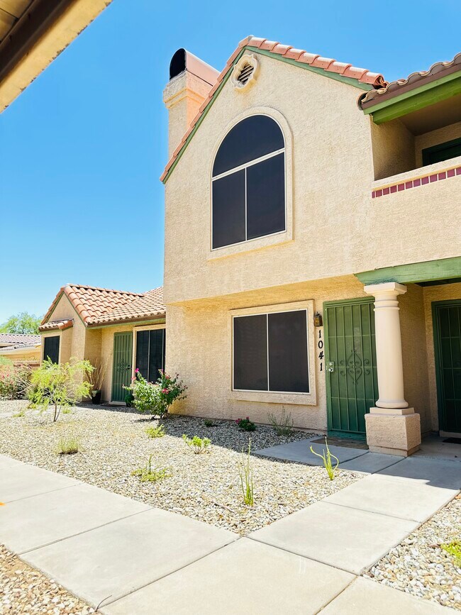 Building Photo - 4901 E Kelton Ln