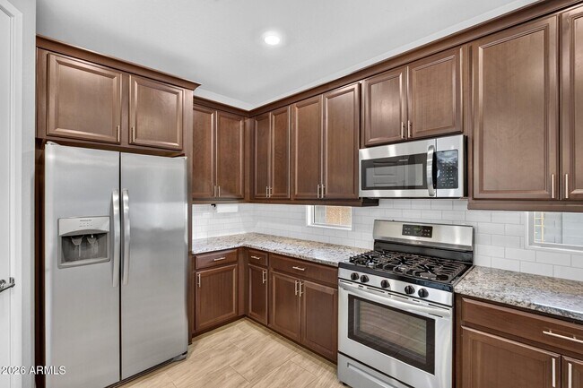 Foto del edificio - 261 Pinnacle Ridge Dr