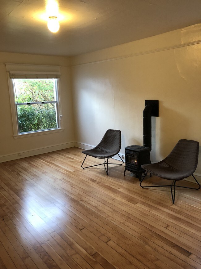 Main Room 3 - 4114 Fremont Ave N
