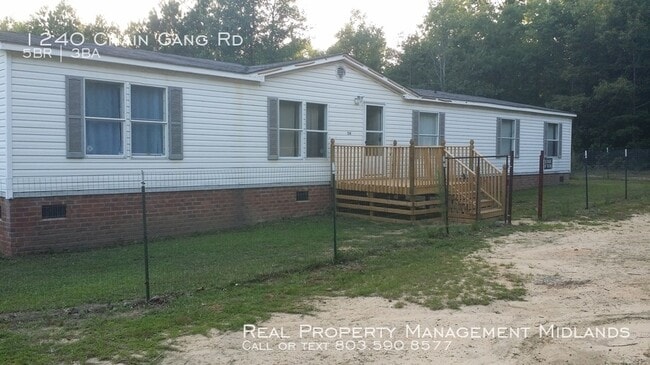 Building Photo - Looking in Eastover? Look no further!