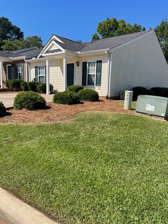Building Photo - Convenient West Augusta Townhome-Convenien...