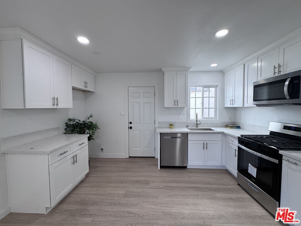 Foto principal - 618 W 6th St